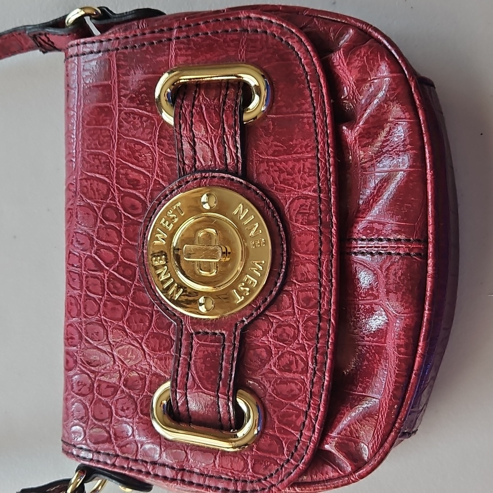 Nine West Bag Crocidile Embossed Red With GOLD Crossbody - Picture 3 of 12
